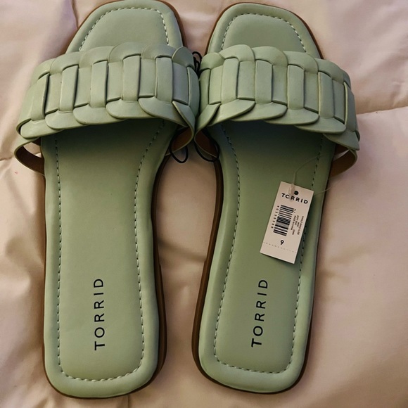 Torrid 9WW Mint Single Band Slide NWT - Picture 10 of 11